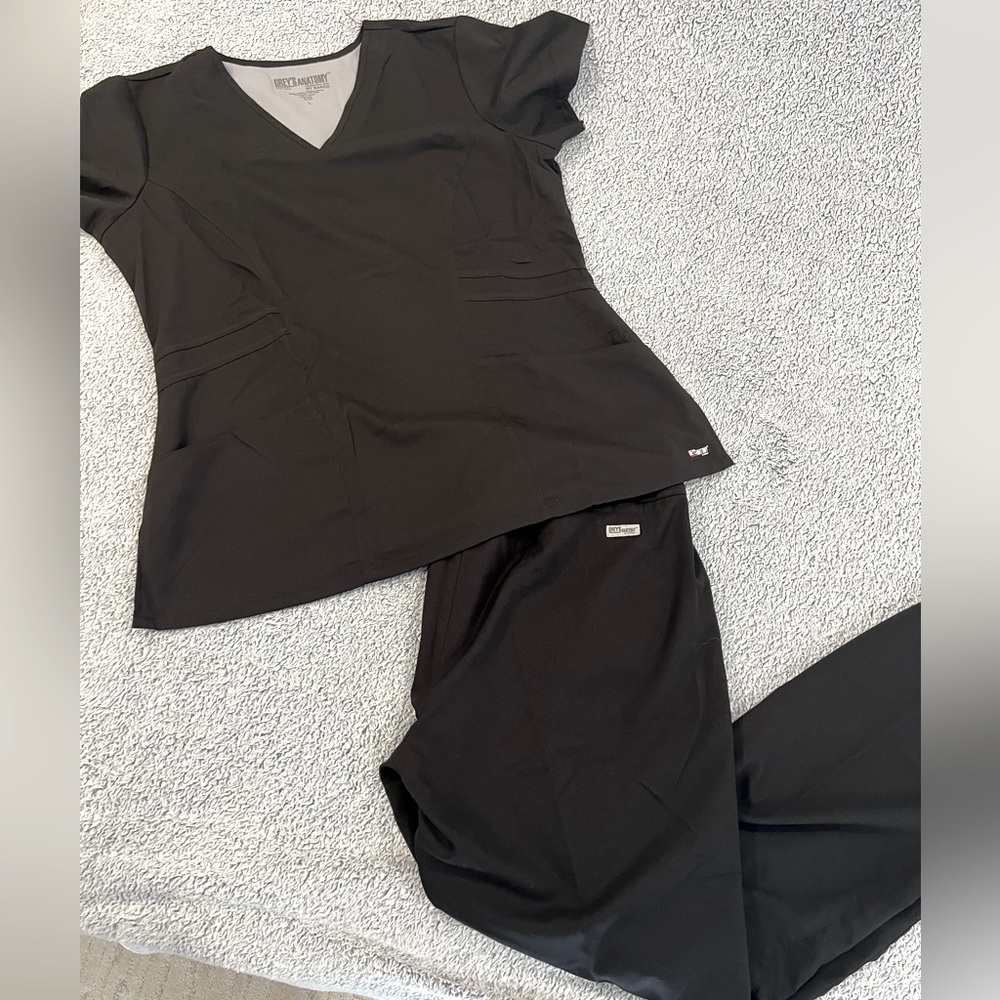 Scrubs: Grey’s Anatomy top/bottom set in black (large)